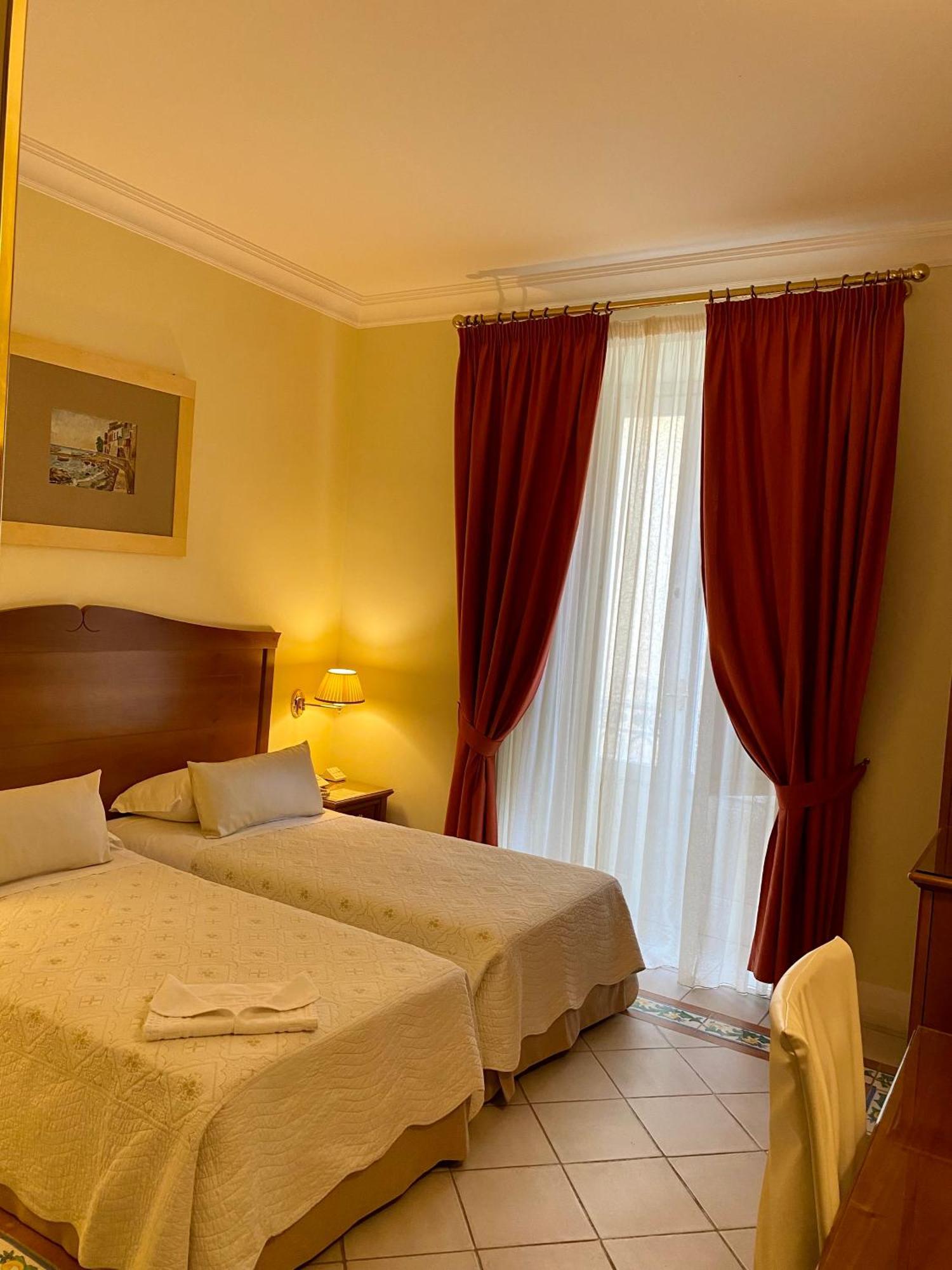 Hotel Akropolis - Museum Hotel ตารันโต ภายนอก รูปภาพ