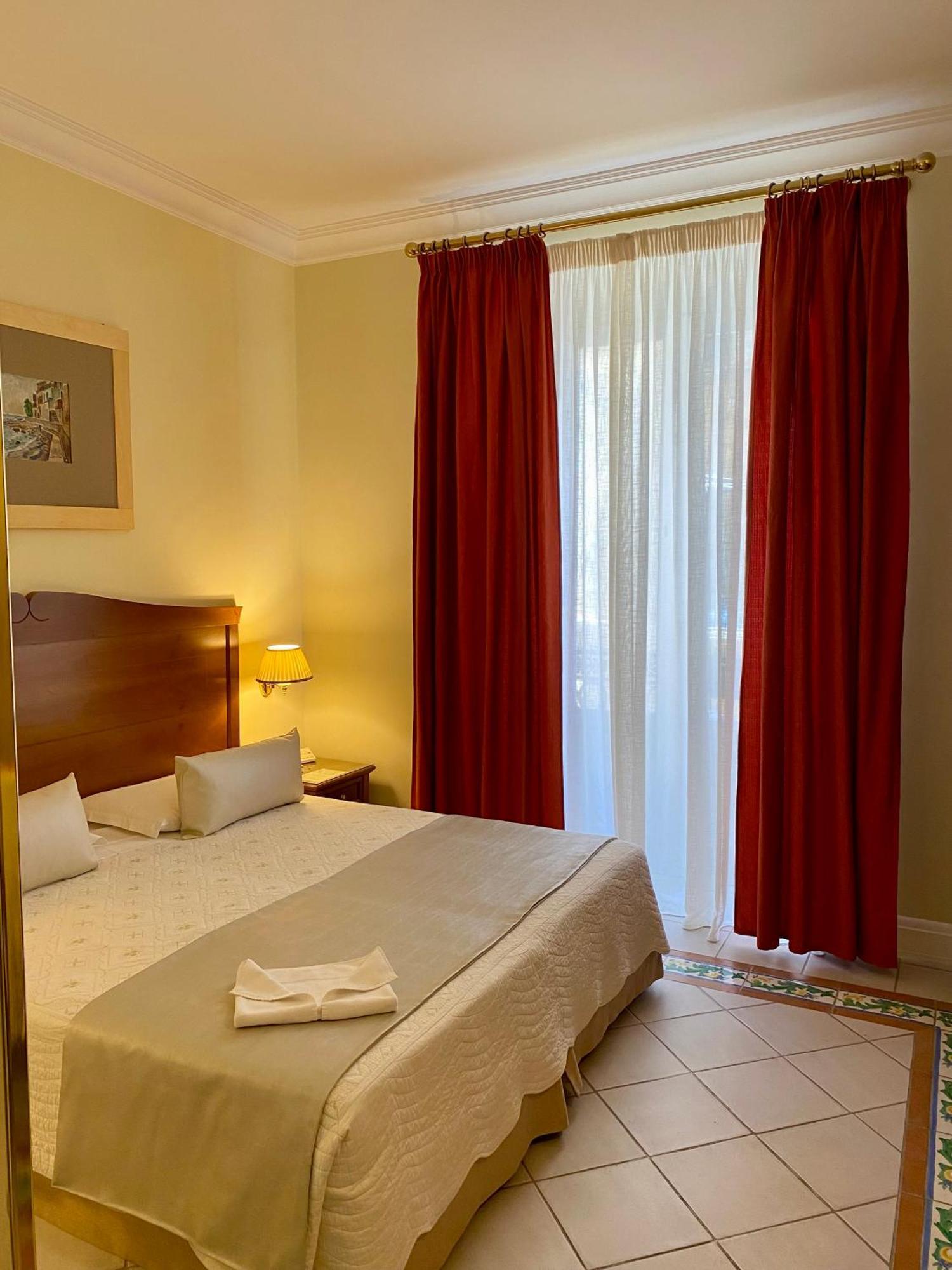 Hotel Akropolis - Museum Hotel ตารันโต ภายนอก รูปภาพ