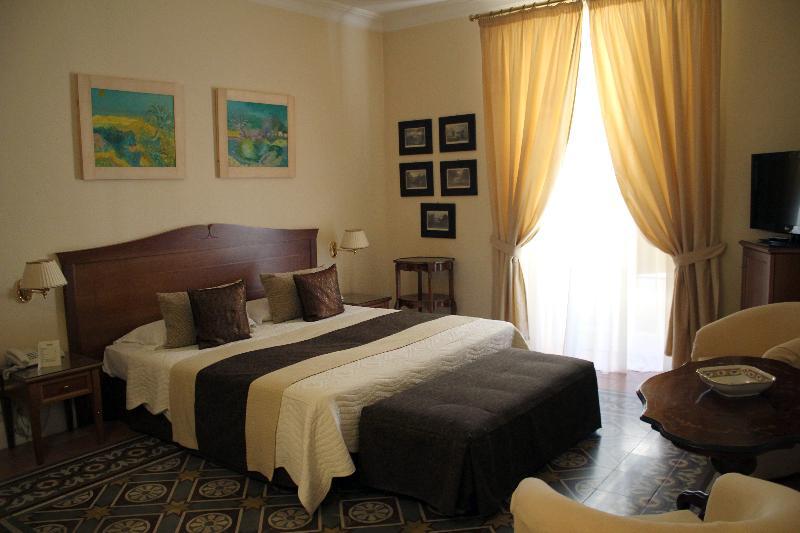 Hotel Akropolis - Museum Hotel ตารันโต ภายนอก รูปภาพ
